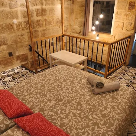 Sleep-in-montpellier, Gaya, 6 Pers, Ecusson